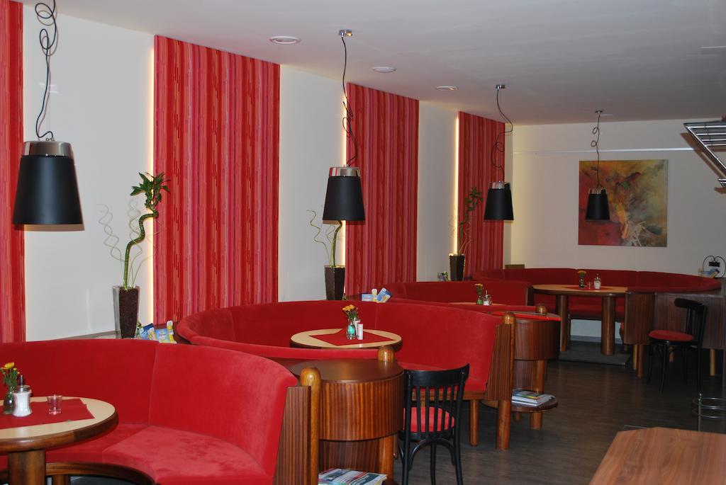 Hotel Restaurant Lauriacum Enns Exteriör bild